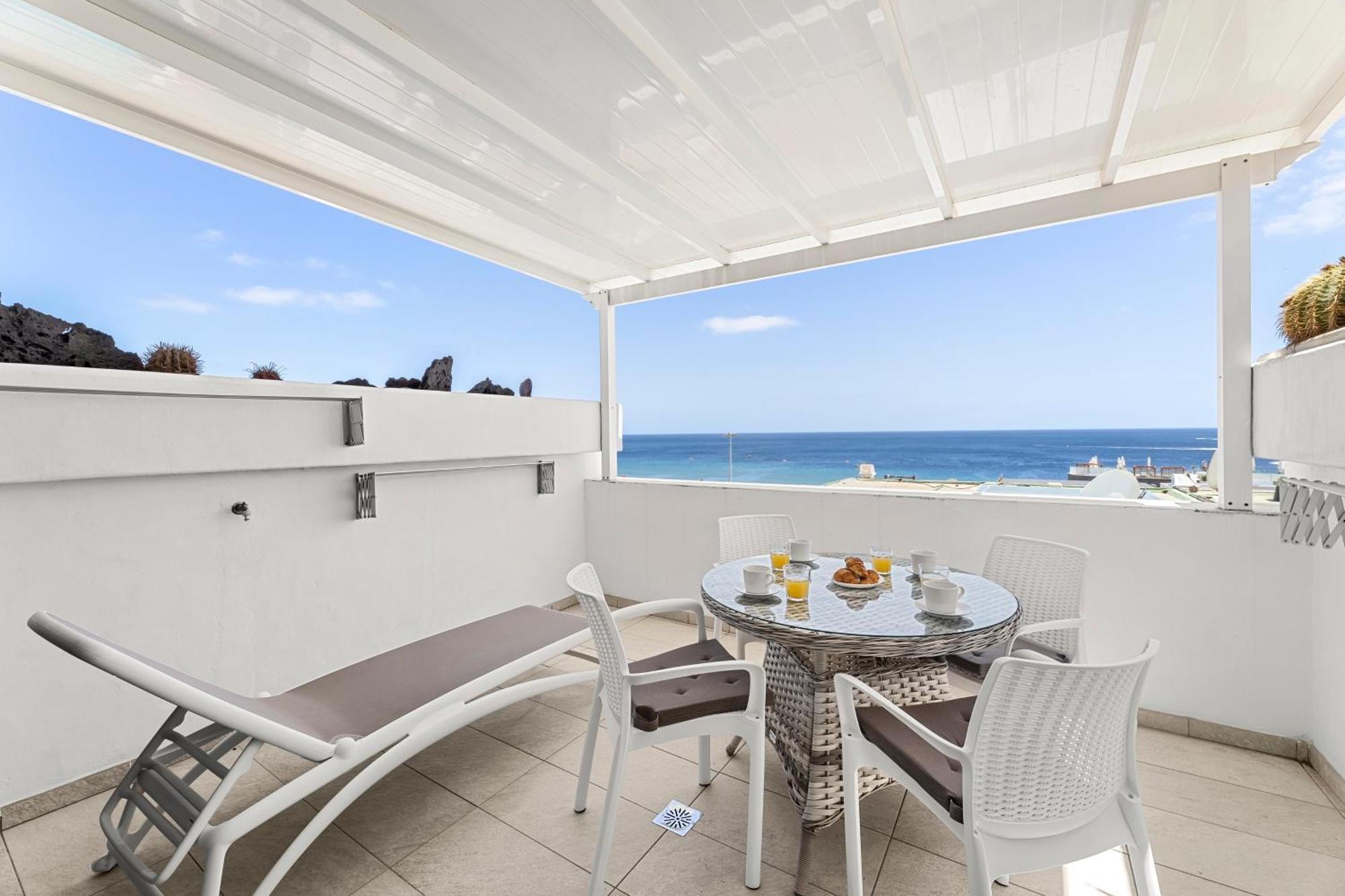 Stunning 2 Bedroom Duplex Close To Main Beach With Seaviews Puerto del Carmen  Eksteriør billede